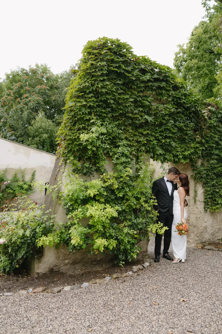 Brautpaar am Hochzeitstag fotografiert von Hochzeitsfotograf Burgenland